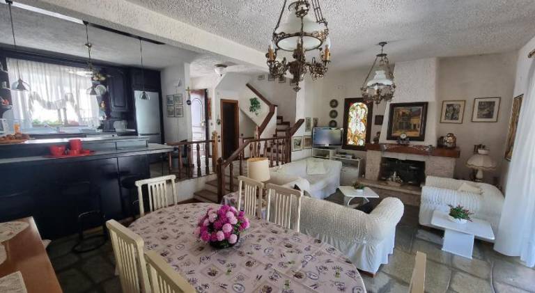 Beachfront Villa - 100m to Beach - Sleeps 10 — photo 2