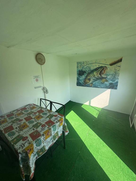 Agricampeggio Laghetto Ca' Brusà: Laghetto Ca' Brusà: Bungalow vuoto sul lago
