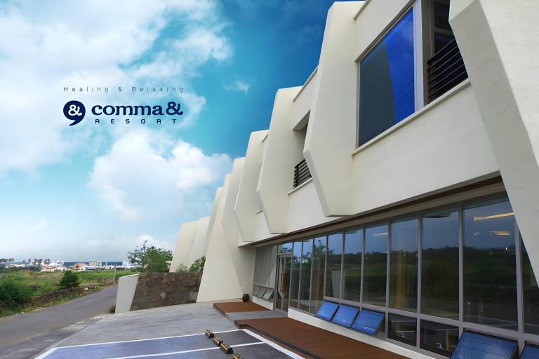 Comma & Resort