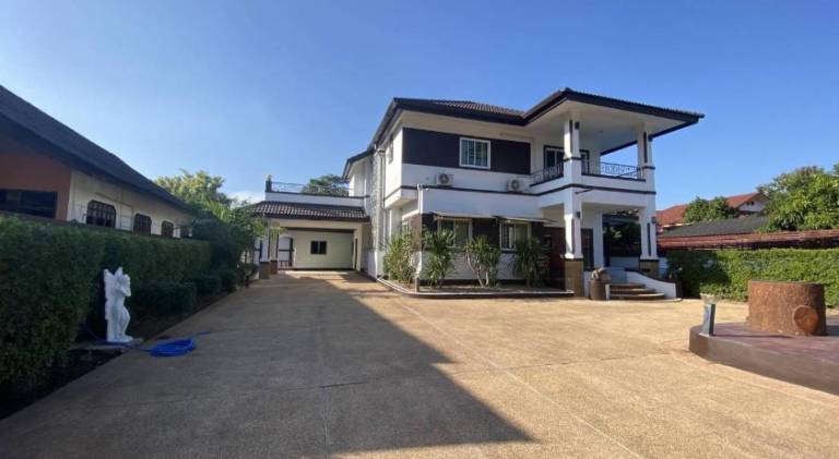 Villa with garden, jacuzzi & terrace — photo 5