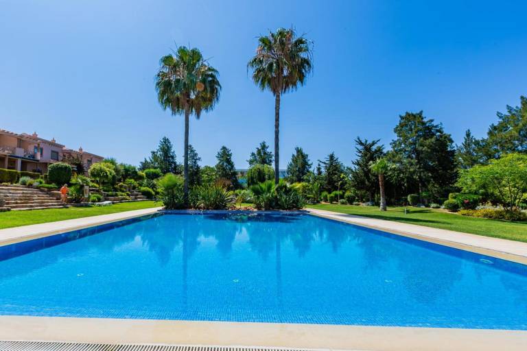 Villa with pool, yard & BBQ | Garden view — photo 2