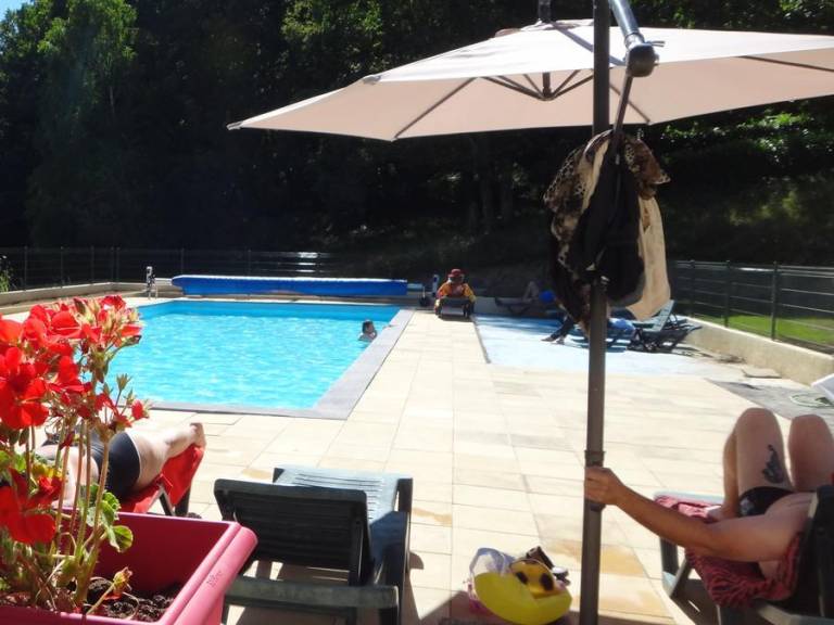 Chalet with pool & patio | River view — photo 3