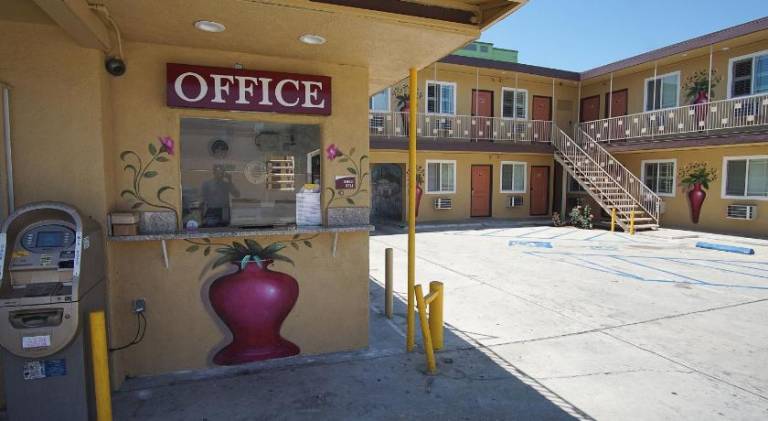 Rosa Bell Motel - Los Angeles — photo 5