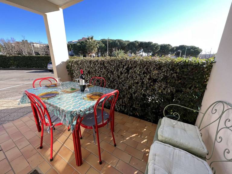 Holiday apartment with 1 room for 4 persons in Agde