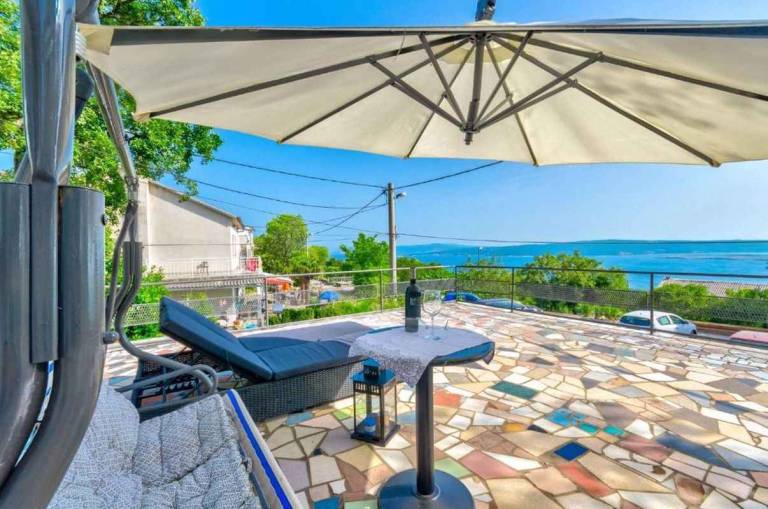 Holiday apartment with jacuzzi and sea view — photo 3