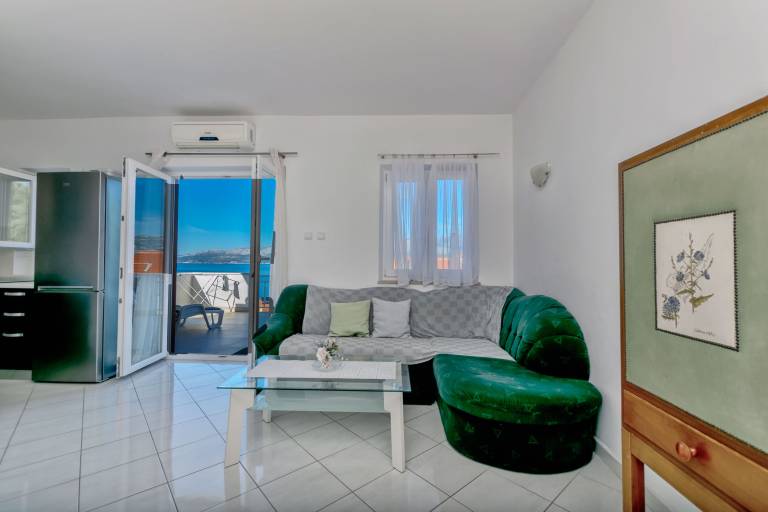 Holiday apartment with barbeque & patio | Sea view — photo 3
