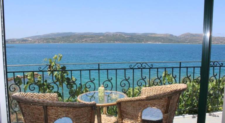 House with patio & yard in Kefalonia