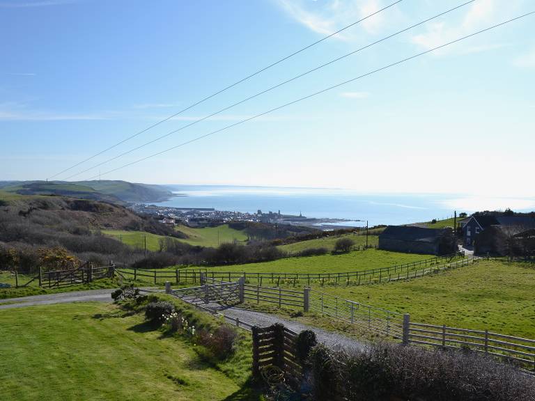 Cottage with grill & yard | Sea view — photo 2