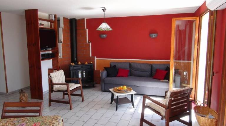 Fully equipped charming vacation home with yard & BBQ | Sea view | Pets are welcome — photo 2
