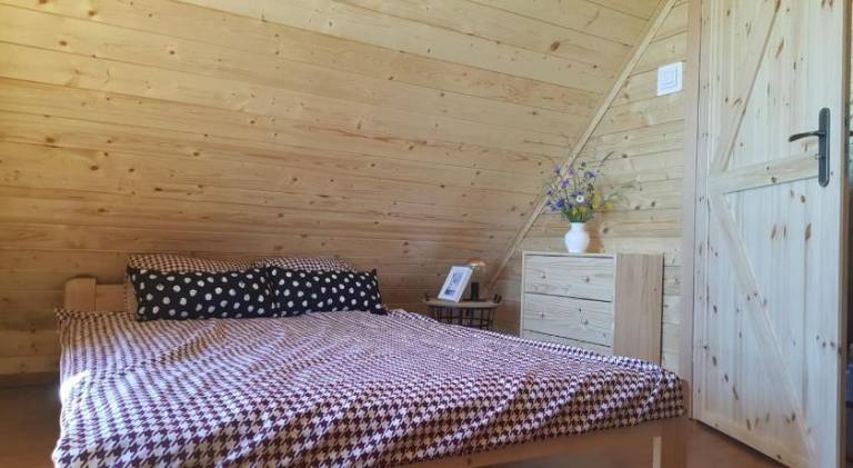 Lodge with garden, hot tub & private pool | Pets allowed — photo 5
