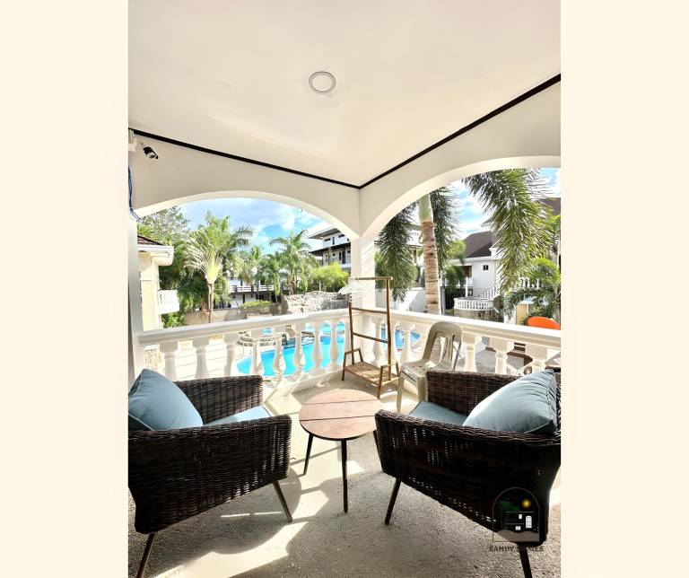 Vacation home with pool & grill — photo 3