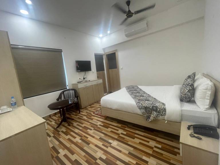 AURIC HOTEL