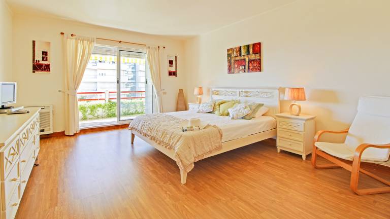 Rental apartment with patio, garden & pool — photo 5