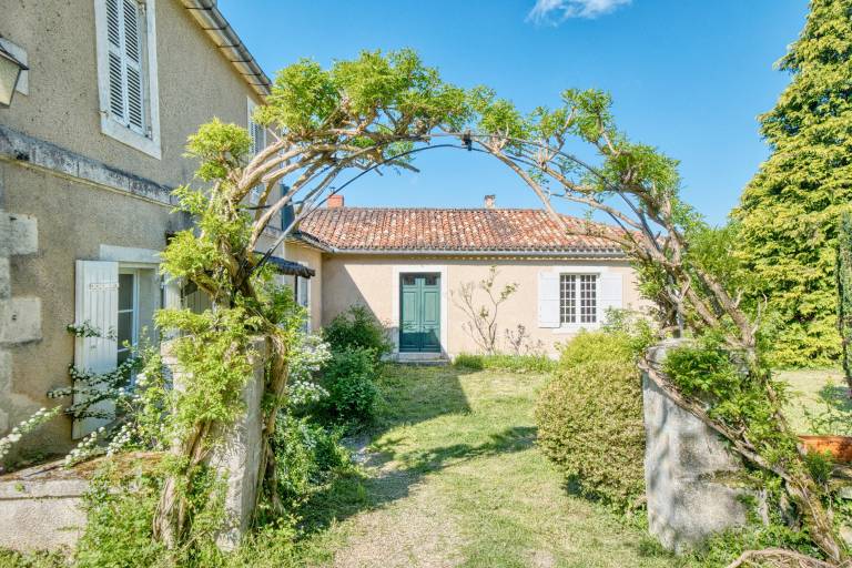 House with garden, barbeque & terrace | Garden view — photo 3