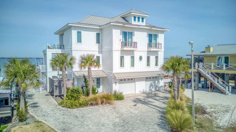 Children-friendly pleasant vacation home with yard, private pool & grill | Garden view | Beach nearby | Dogs allowed — photo 4