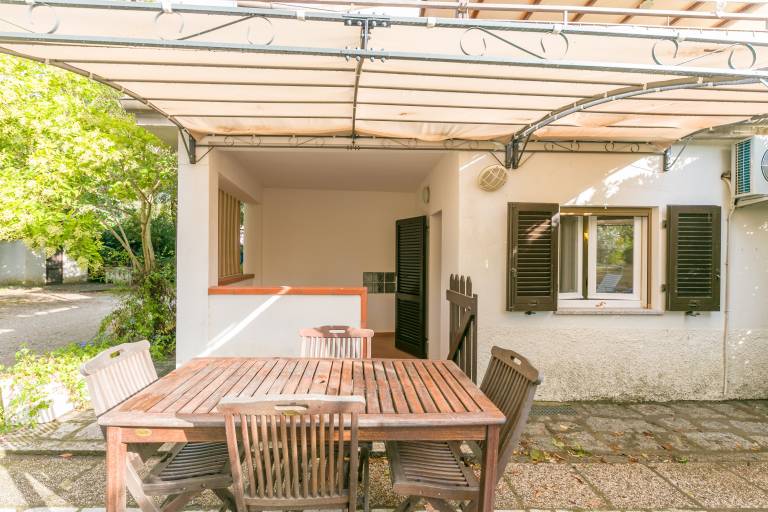 Rental apartment with garden, barbecue & patio — photo 2
