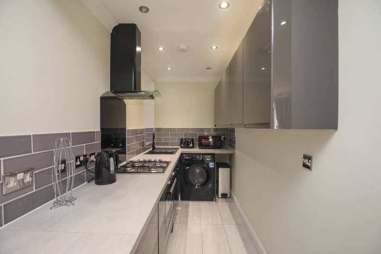 Charming Central Kingston Flat by the River — photo 2