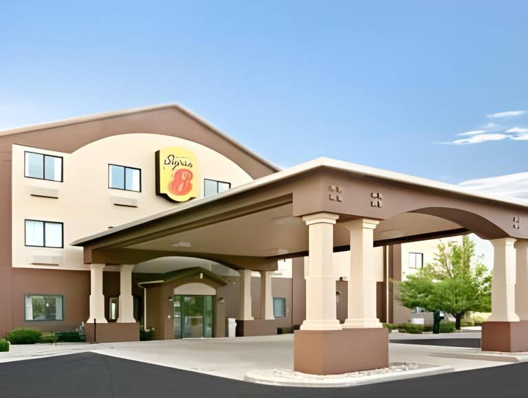 Super 8 By Wyndham South Bend in South Bend, IN