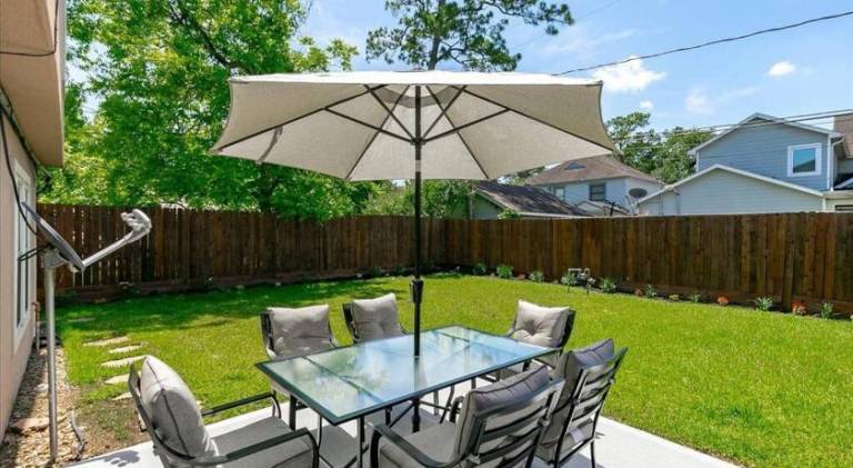 Lovely house with jacuzzi | Pets are welcome in Houston, TX