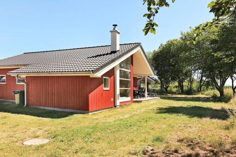 Fully equipped vacation home with sauna & patio | Pet-friendly — photo 3
