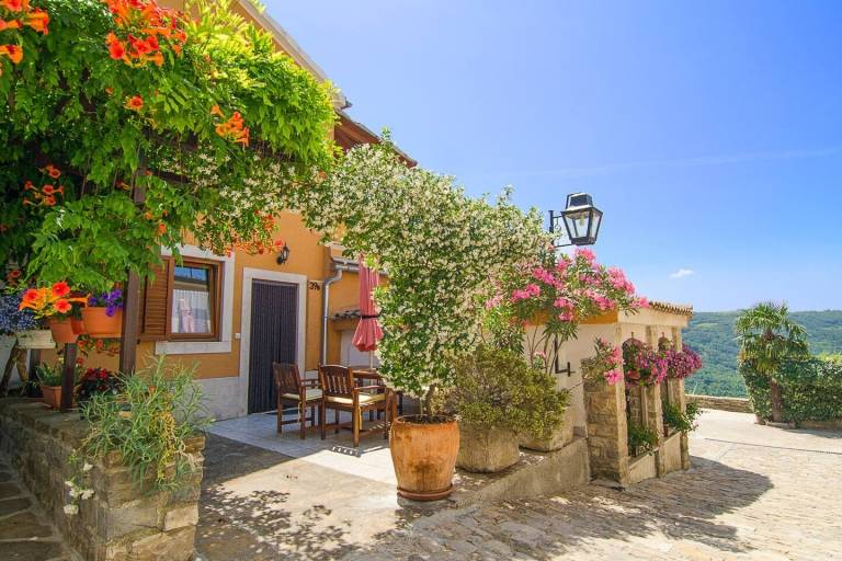 Ferienhaus in Draguć für max. 11 Personen Ferienhaus in Draguć für max. 11 Personen