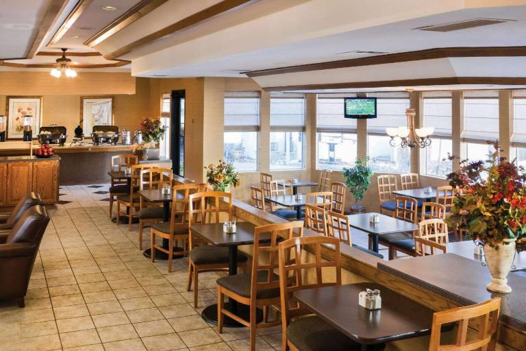 Quality Inn & Suites Albuquerque Midtown - University Area — photo 3