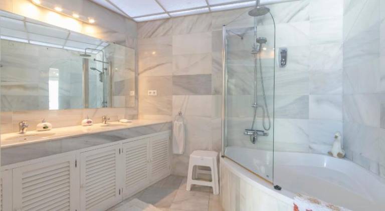 Lovely rental apartment with jacuzzi | Next to the beach | Dogs allowed — photo 2