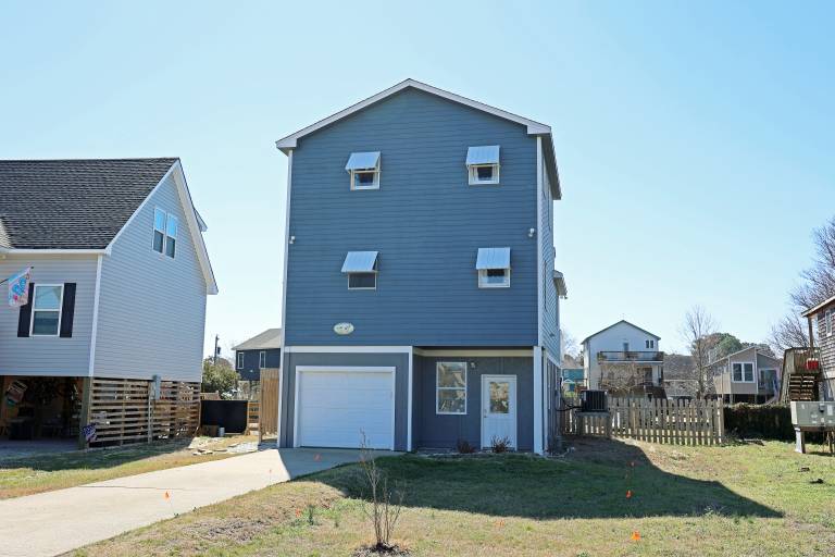 CH113- Beautiful 3 BR on Canal- Stunning Interiors- Sunset Views- Fire Pit! — photo 2
