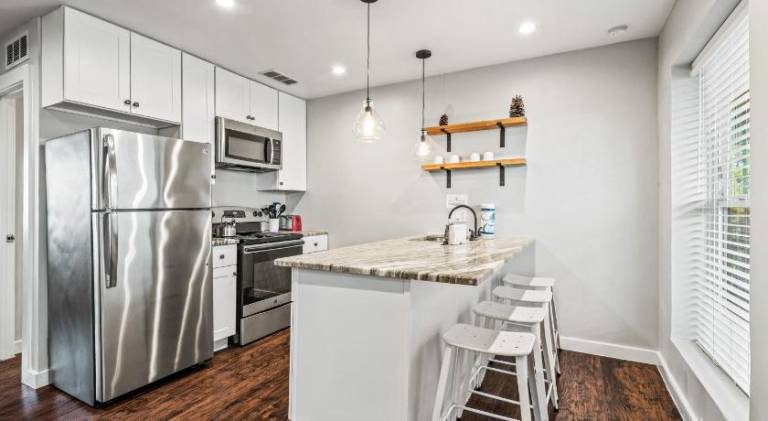 Holiday apartment | Pet-friendly in Dallas, TX