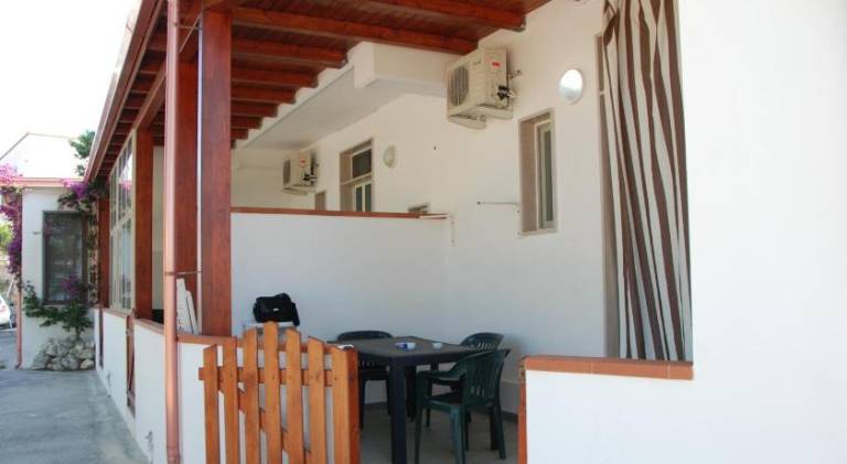 Apartment with grill, terrace & garden — photo 3