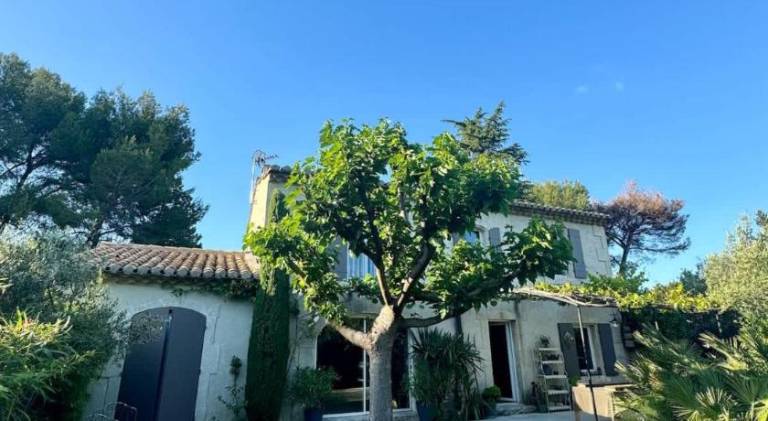 Vacation home with pool — photo 4