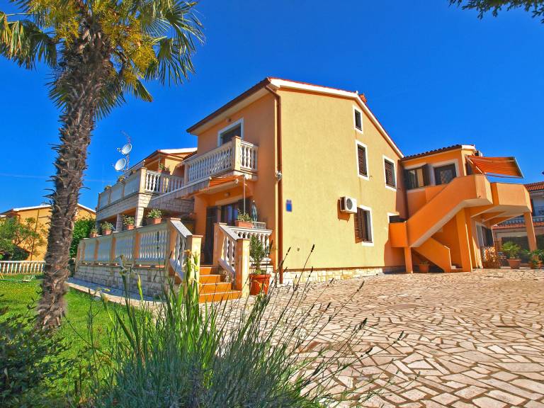 Rental apartment with barbeque & terrace in Pula