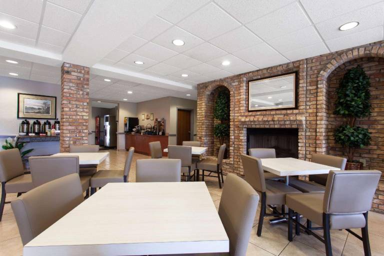 Microtel Inn & Suites by Wyndham Lady Lake/The Villages — photo 4
