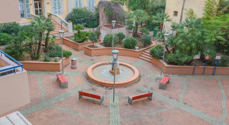 Rental apartment with patio — photo 5