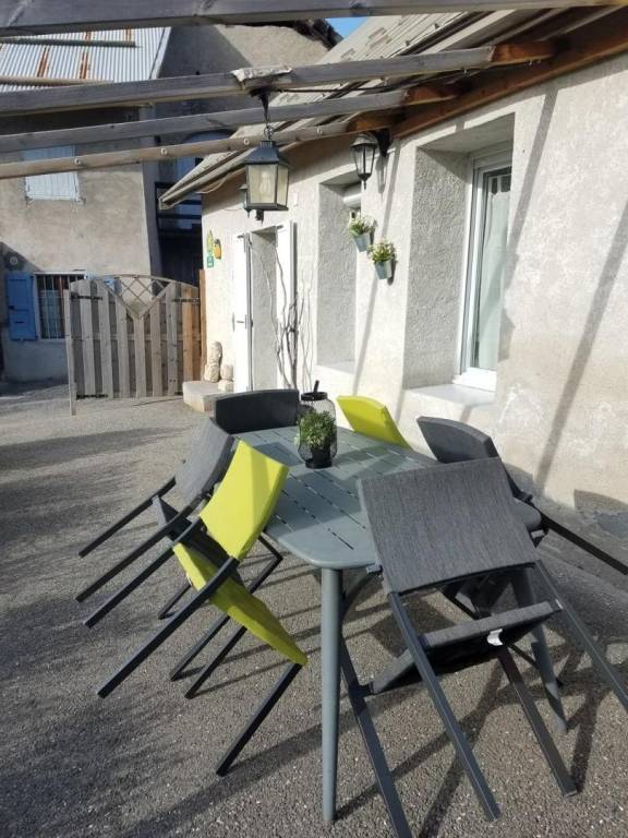 Gite with yard, grill & terrace — photo 2