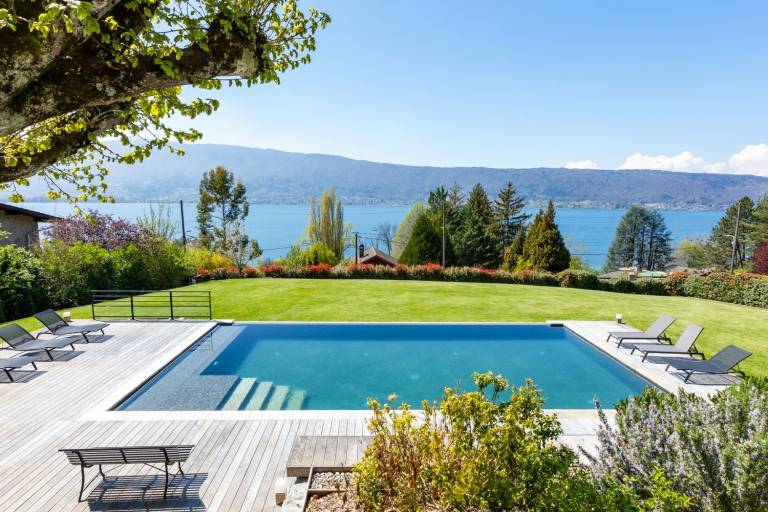 Villa with BBQ, garden & private pool — photo 2