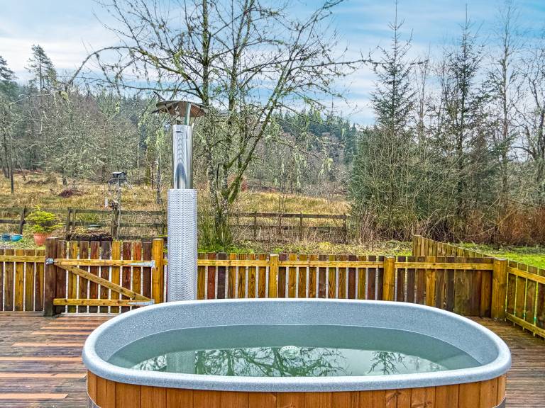 Child-friendly cottage with garden & jacuzzi | River view | Pets are welcome in Stirling