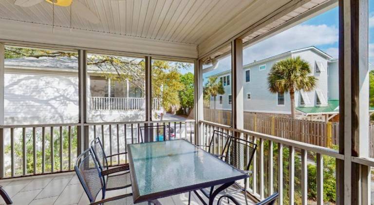Vacation home with barbecue & patio — photo 4