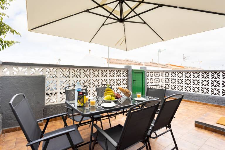 TenoHomes Cozy Family Home with Solarium & Terrace