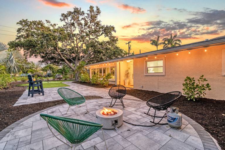 Family-oriented ample vacation home with private pool & BBQ | Close to the beach | Good for workation | Pet-friendly — photo 5
