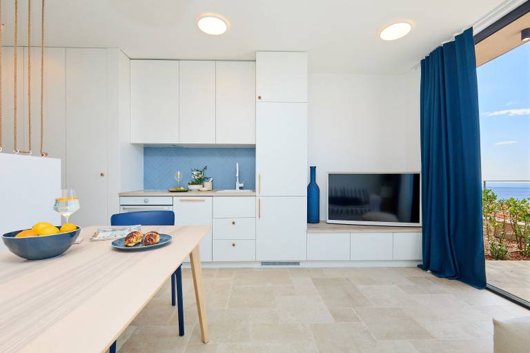 Apartment with terrace & garden — photo 5