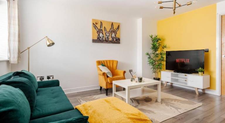 Vacation home with 3 rooms for 10 persons in Manchester
