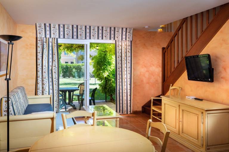 Family-friendly villa with pool, yard & sauna | Pet-friendly — photo 4