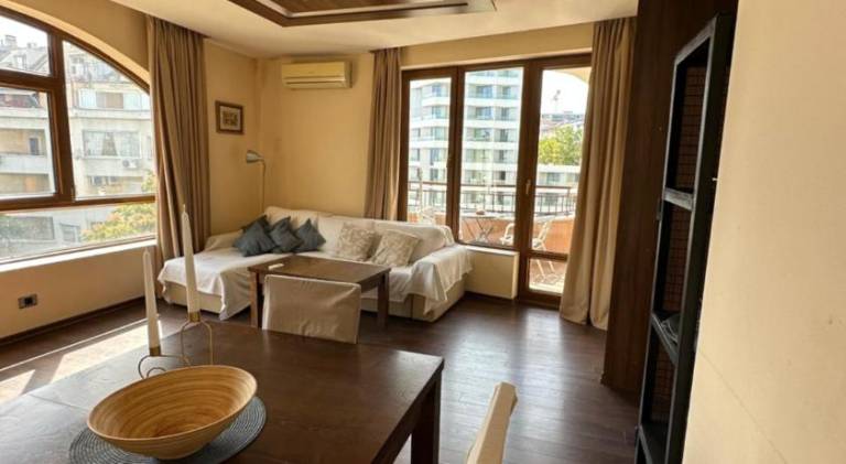 Sea view apartment next to Sea garden and beach — photo 3