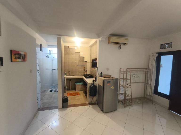 Apartment with yard — photo 2