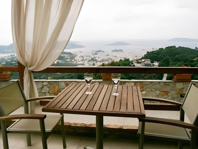 Charming serviced apartment with pool, terrace & garden | Suitable for remote work | Dogs allowed — photo 2