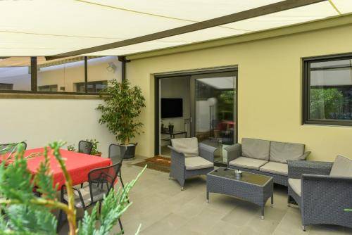 Apartment with garden, terrace & barbeque — photo 3