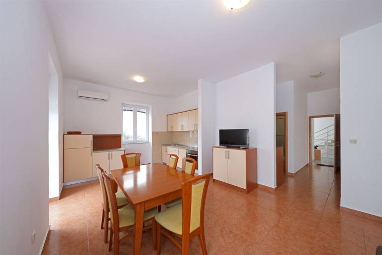 Holiday apartment with yard & terrace | Sea view — photo 4