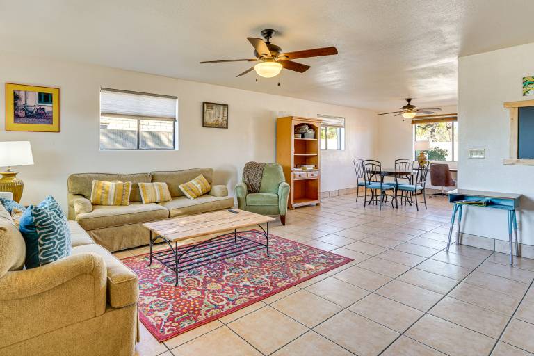 Pet Friendly Yard Family Home 6 Mi to Dtwn Tucson