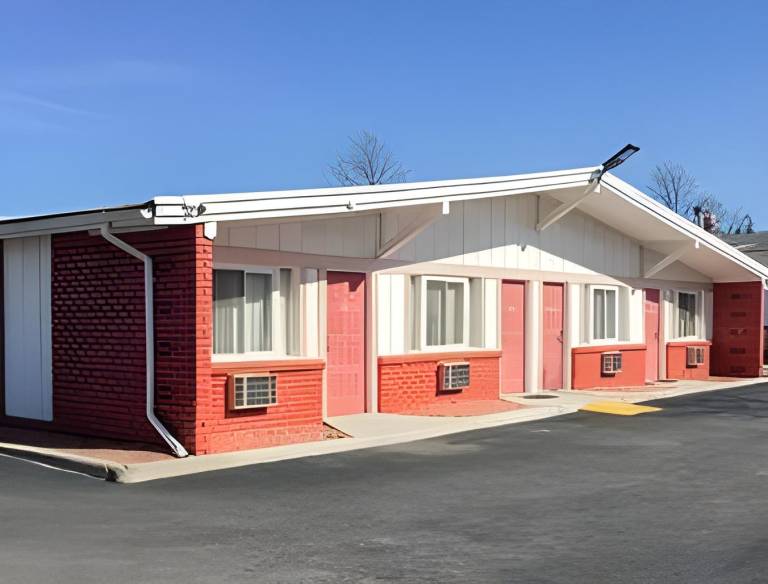 Travelodge by Wyndham Bay Shore Long Island